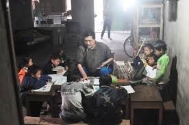 Phung Van Truong, a disabled teacher of poor students - ảnh 3
